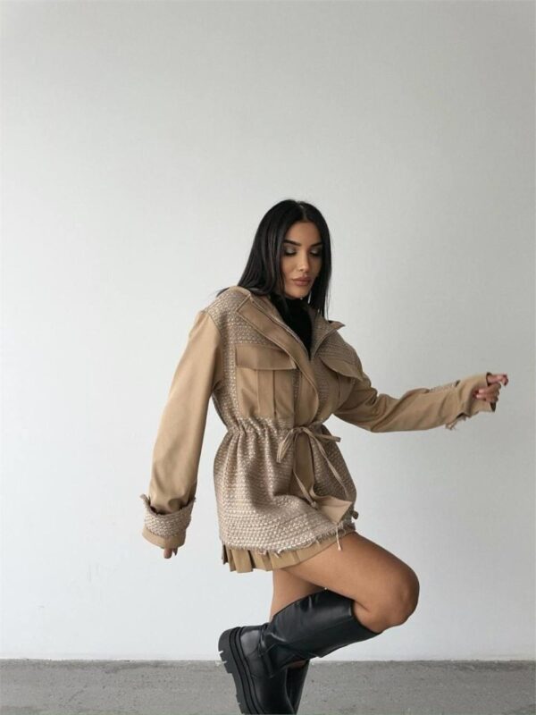 CHANEL -TRENCH  GARNİLİ KAPİŞONLU BELDEN BÜZGÜLÜ MONT - Bej - Görsel 2